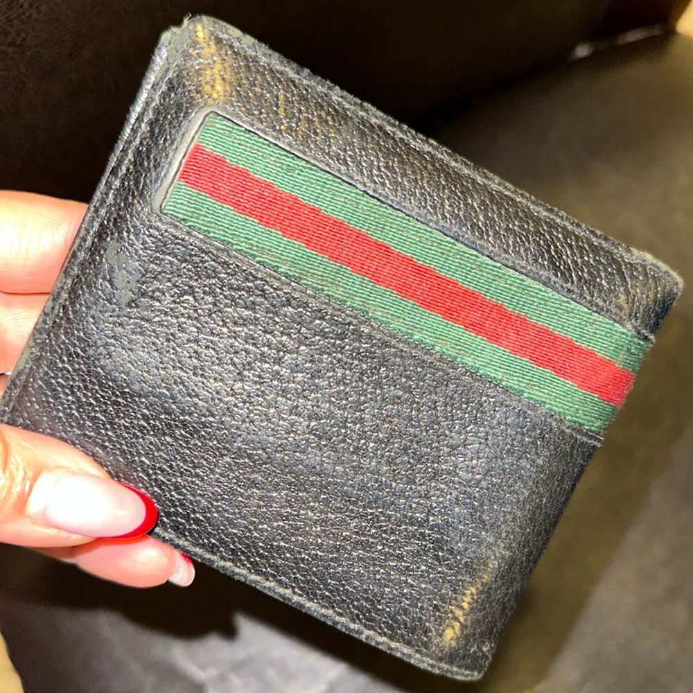 Gucci Wallet (Authentic) - Picture 3 of 3